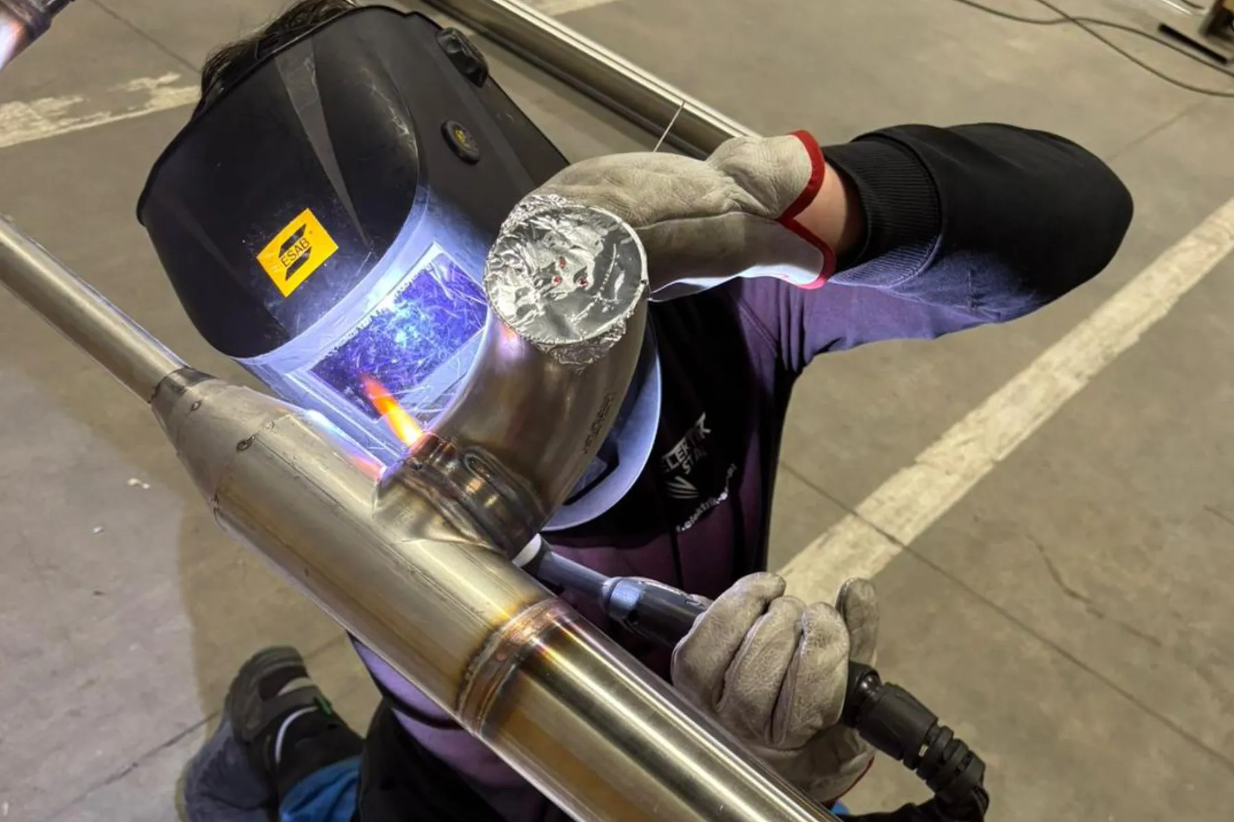 Elektrik-Star welder TIG welding a stainless steel pipe